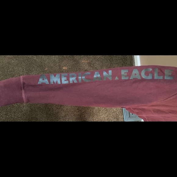 🦅American Eagle Size S🦅
Burgundy/Maroon Hoodie - Picture 3 of 11